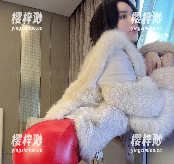 水蜜桃米米 微密圈 - 毛衣里的水蜜桃米米,精选美图中竟然藏着小心思?