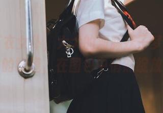 小小红衣女仆，大大的河豚抚子梦，cos的味道，在图包中悄然绽放