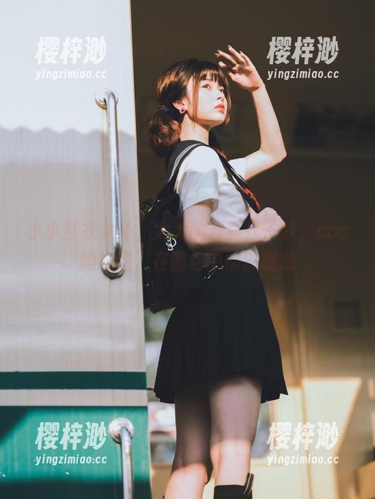 小小红衣女仆，大大的河豚抚子梦，cos的味道，在图包中悄然绽放