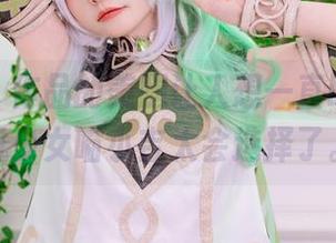 乍一看，作品的美腿让人想一直盯着，爆机少女喵小吉太会选择了。