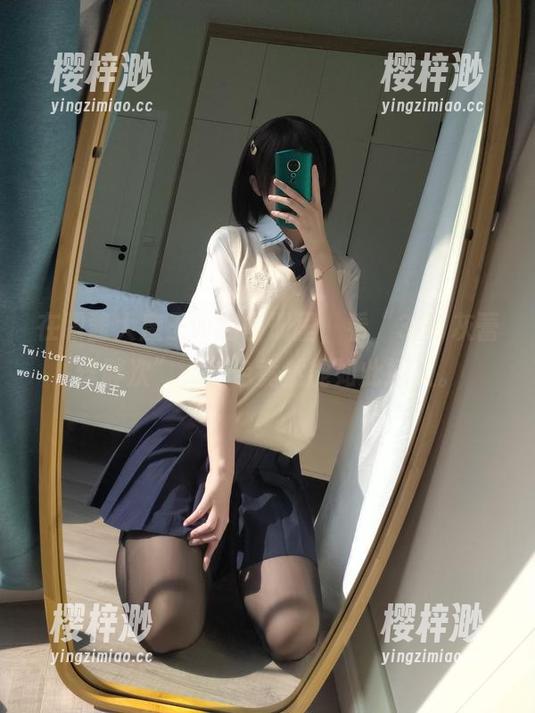 在眼酱大魔王w的图册里，看“30d灰蕾丝胖次”，灰色竟然能如此撩人。
