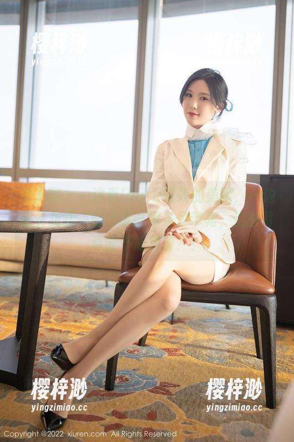 秀人网-laura阿姣 秀人网 - 一边看laura阿姣的美腿,一边想着我能不能也试试那条吊带裙,这些写真能不能包邮?!
