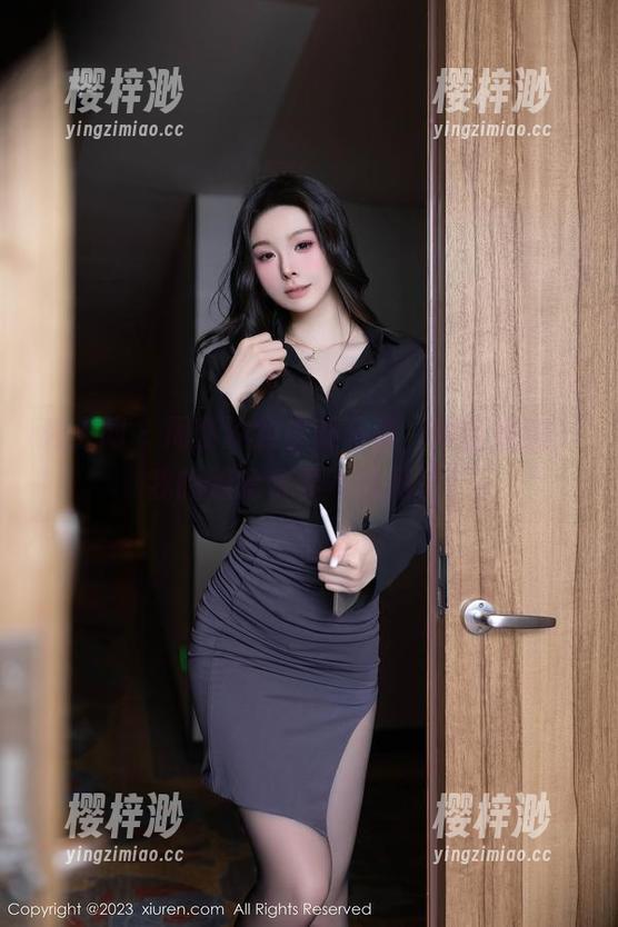秀人网 - 周慕汐的最新写真，黑丝美腿，我的眼睛快要不够用了！