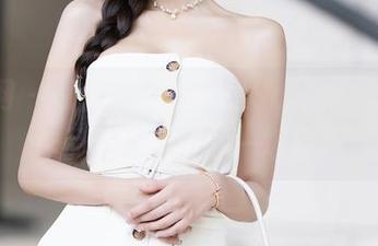秀人网 – 说白了，夏诗雯Sally与丝袜的作品就是对腿的一场庆祝