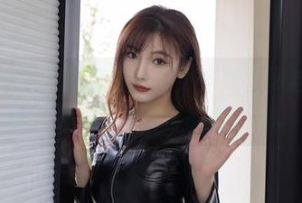 秀人网 – 原图直击，岁小岁穿了黑丝，壁纸上那一抹难以言喻的吸引。