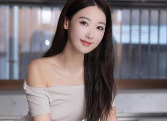 秀人网 – 桃色奶酪与她的制服群像：图库你见过的奇特下载