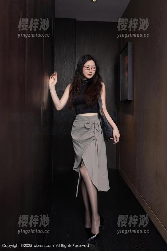 秀人网 - 不需要圣光，白色照样清晰——陈梵妮Fanny的写真呈现！
