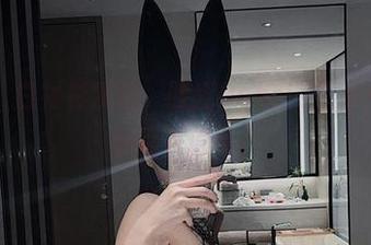 微密圈 – 白衬衫精选，脸红Dearie不小心透露出的迷人信号。
