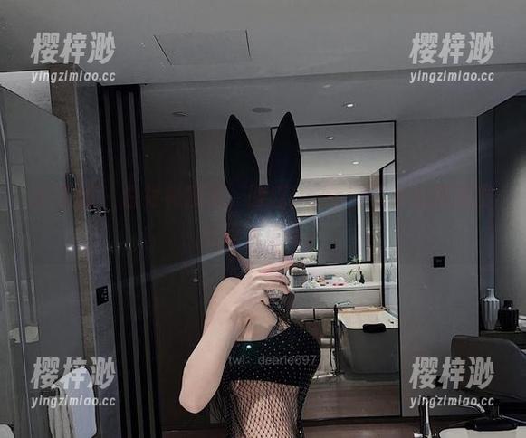 脸红Dearie 微密圈 - 白衬衫精选,脸红Dearie不小心透露出的迷人信号。