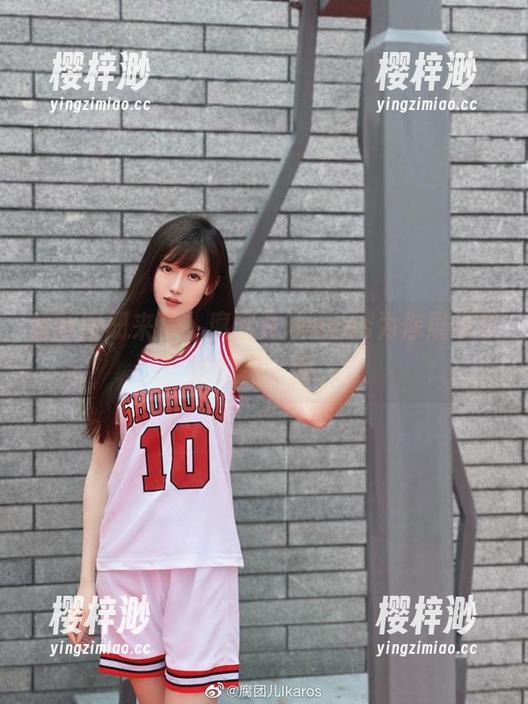 最新图册来了，腐团儿Ikaros为你展示学妹的另一面。