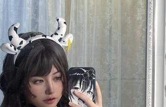 芊川一笑MNK的图册：少女与花的生动对话，别说我没有提醒你