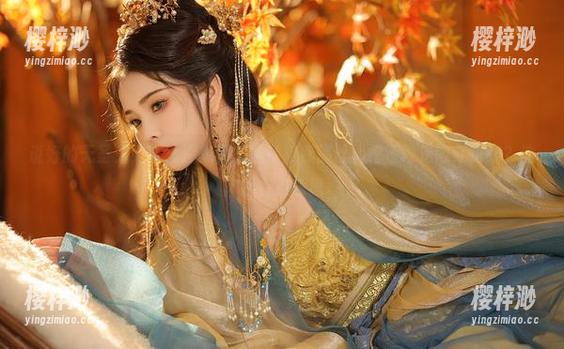 说好的无圣光组合，没想到苏嫣嫣阿姨黑丝旗袍还敢走网红路线？这套图有点意思。