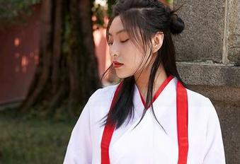 蜜桃社 – 陆萱萱Cecilia的私房图，秘书装扮好像还能报个表啊～
