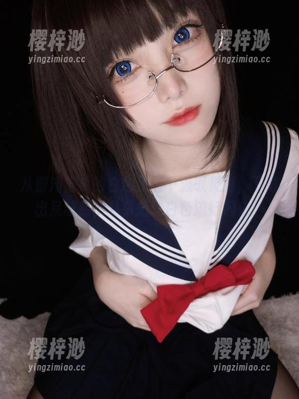 从蜜汁猫裘的白色作品中汲取灵感，下载出呆萌感，几乎想让白色流行起来！