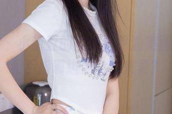 袜啵啵 – 小甜豆的黑色指甲油美图，脚趾和手指哪边更抢镜来着？