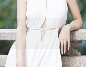 语画界 – 程程程在线上线：这皮裙和娇柔美女，图片看完后脑海中一直浮现。