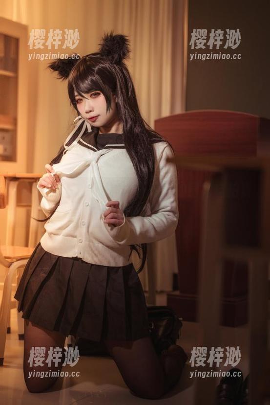 清纯与俏皮并存，贞子蜜桃的围裙自拍资源值得品味