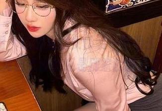 微密圈 – 原图里的女仆装一眼看去，是轩子巨二兔自己画的还是别家的新品发布会？