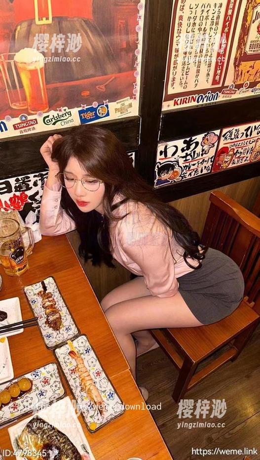 微密圈 - 原图里的女仆装一眼看去，是轩子巨二兔自己画的还是别家的新品发布会？