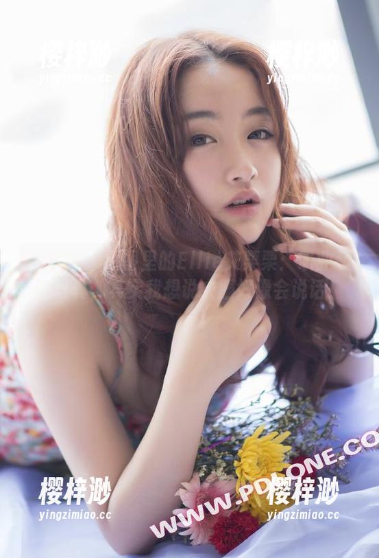 轰趴猫 - 原图里的Ellie艾栗栗：职业装的写真，其实我想说衣服好像会说话！