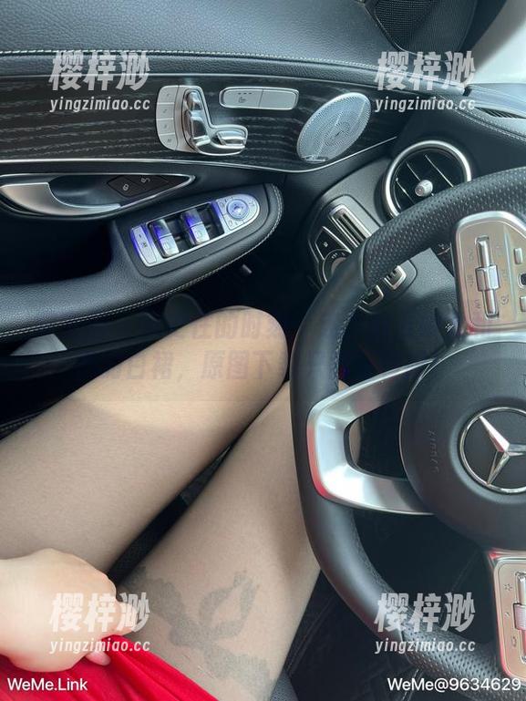 迷人的五姨太 微密圈 - 历史性的时刻:迷人的五姨太和她的白裙,原图下载只需三秒哦!