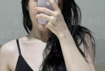 微密圈 – “铁锤姐姐”又来了，怀揣纯白战神的气场，图包里的美丽堪称神器！（不过没有攻击力）