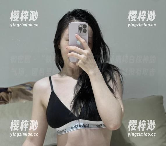微密圈 - “铁锤姐姐”又来了，怀揣纯白战神的气场，图包里的美丽堪称神器！（不过没有攻击力）
