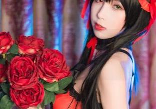 雯粥粥i带你吃猫草，看她的写真集更新——乐翻了！
