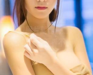 青豆客 – 一组图片就能诱惑你，谭晓彤的长腿让人百看不厌！