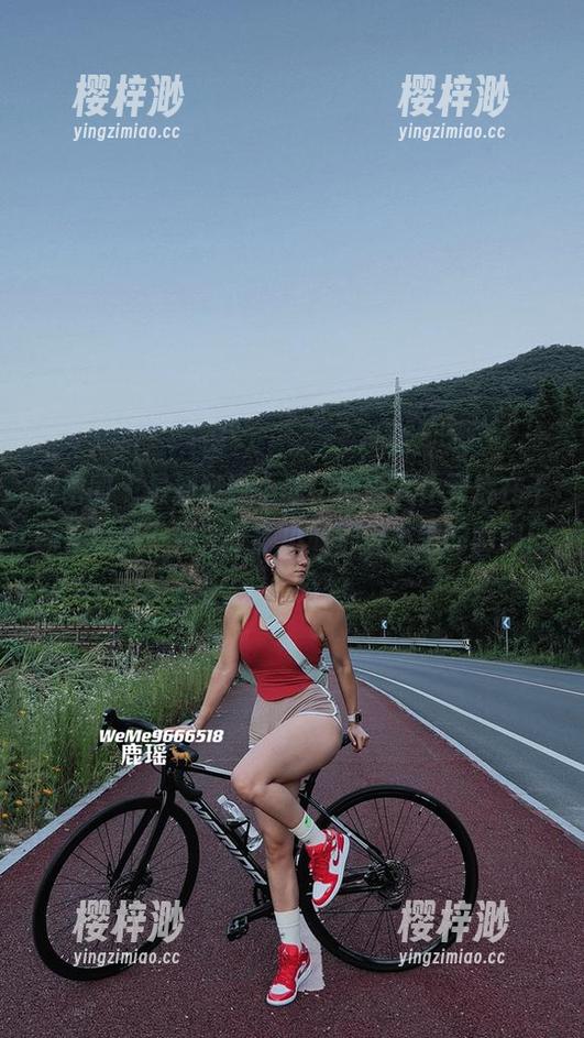 微密圈 - 最新造型上线，鹿瑶女仆到底在干嘛？原图一看，三个小时都说不完的脑洞！